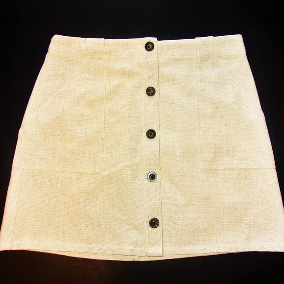 Banana Republic Dresses & Skirts - Banana Republic Beige Skirt Size 10